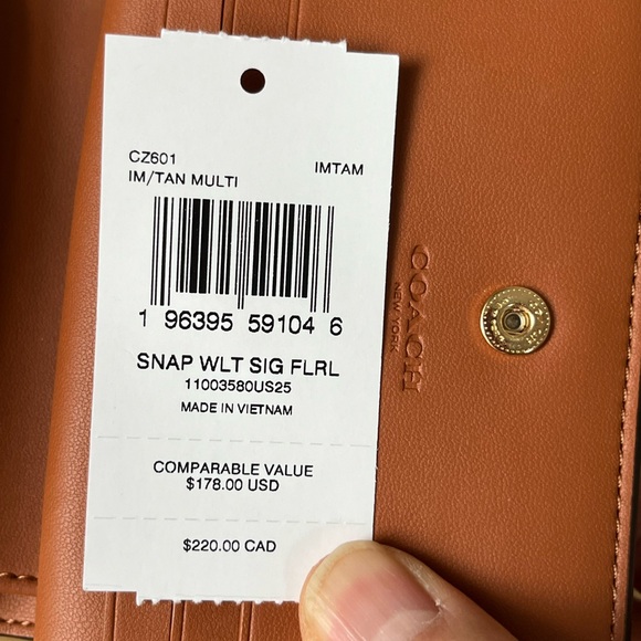 Coach Wallet🎈🎈 - Picture 5 of 10